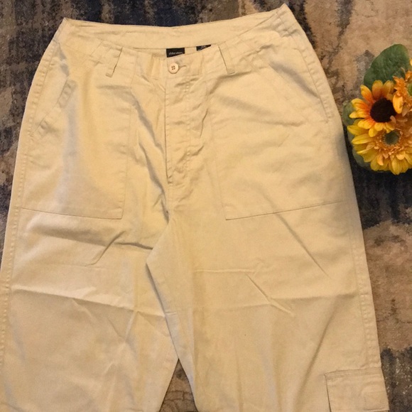 🎉NWT Khaki ButtonFrontCargo Capri Pants 16W - Picture 2 of 8
